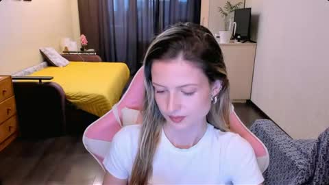 Snapshot of julie_flores chatting on July 2026 01:47:01 PM Julie online show from July 2026 01:47:01 PM
