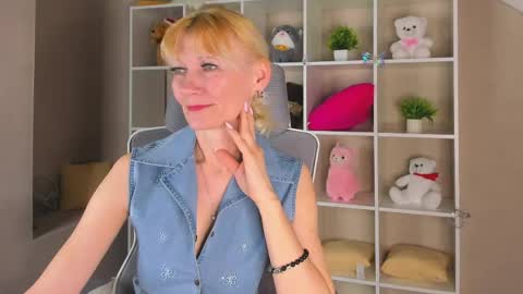 Julie Lucasss online show from April 2026 12:38:02 AM