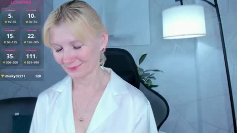 Snapshot of julie_lucasss chatting on June 2026 12:04:01 AM Julie Lucasss online show from June 2026 12:04:01 AM