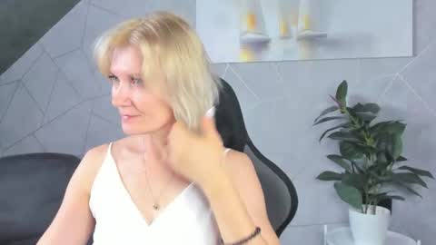 Snapshot of julie_lucasss chatting on July 2026 12:02:02 AM Julie Lucasss online show from July 2026 12:02:02 AM