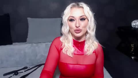 julia online show from February 2025 10:50:02 PM