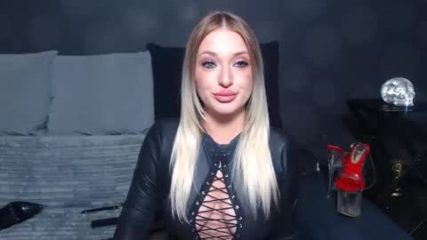 julia online show from April 2026 10:40:02 PM