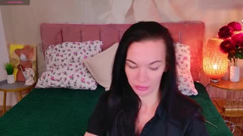 Snapshot of juliehill chatting on February 2026 07:35:01 AM juliehill online show from February 2026 07:35:01 AM