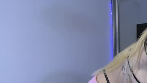 Julia online show from November 2025 08:44:01 PM