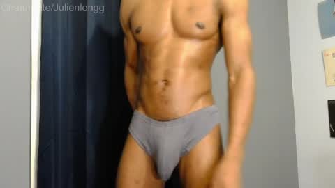 Snapshot of julienlongg chatting on May 2026 05:14:01 AM Julien online show from May 2026 05:14:01 AM