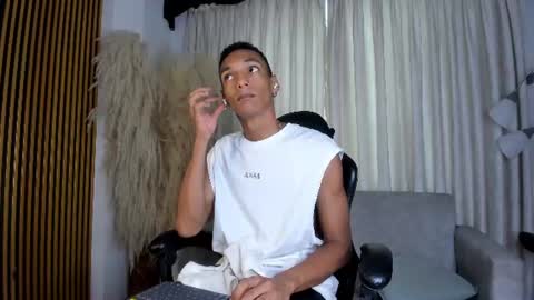 Snapshot of juliensaint_ chatting on June 2026 11:35:02 AM Julien online show from June 2026 11:35:02 AM