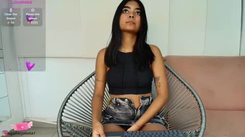 Snapshot of julieta_aguilar chatting on January 2025 07:23:02 PM Juli online show from January 2025 07:23:02 PM