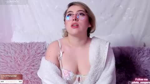 Snapshot of julieta_cooper20 chatting on July 2026 04:06:02 AM Juli online show from July 2026 04:06:02 AM