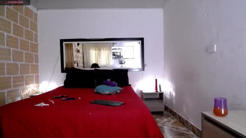 Julieta Rodriguez online show from November 2025 06:19:02 PM