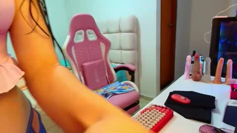 julieta_rose19 online show from November 2025 03:01:02 AM