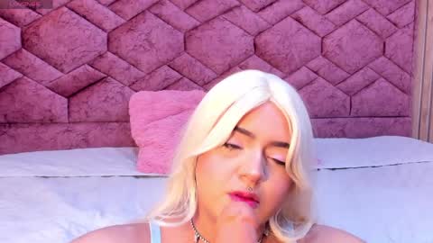 Snapshot of julieta_sweett20 chatting on May 2026 01:06:01 PM Julieta online show from May 2026 01:06:01 PM