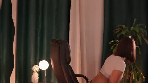 Snapshot of julieta_valencia chatting on July 2026 01:58:02 AM julieta_valencia online show from July 2026 01:58:02 AM