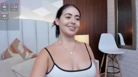 Julieta Santos online show from November 2025 06:52:01 PM