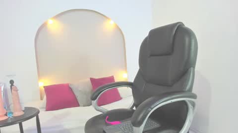 Snapshot of julieth_cooper1 chatting on September 2025 11:52:01 PM Julieth online show from September 2025 11:52:01 PM