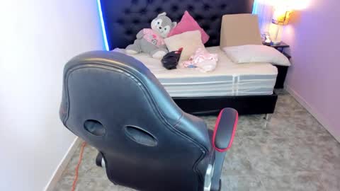 Julieth  online show from October 2025 01:10:01 PM