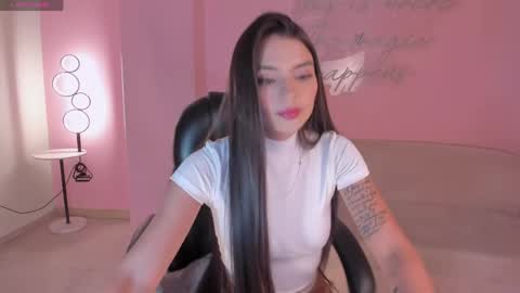 Juliette Moreau online show from May 2026 07:30:02 PM