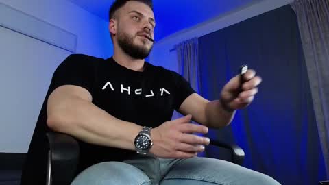 JULiUS   online show from January 2025 11:17:02 PM