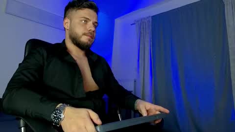 JULiUS   online show from February 2025 08:29:02 PM