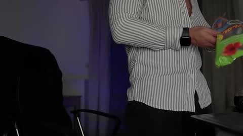 JULiUS   online show from September 2025 05:57:02 PM