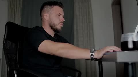 JULiUS   online show from October 2025 06:25:02 PM