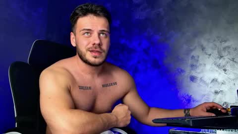 JULiUS   online show from February 2026 01:40:02 AM