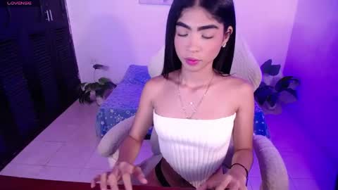 Snapshot of jully_dreams chatting on April 2026 06:23:01 PM July online show from April 2026 06:23:01 PM
