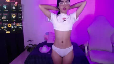 Snapshot of jully_dreams chatting on May 2026 06:15:02 PM July online show from May 2026 06:15:02 PM