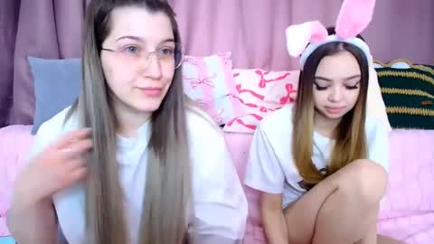 Snapshot of jullymood chatting on April 2026 06:10:02 AM DoubleCherry online show from April 2026 06:10:02 AM