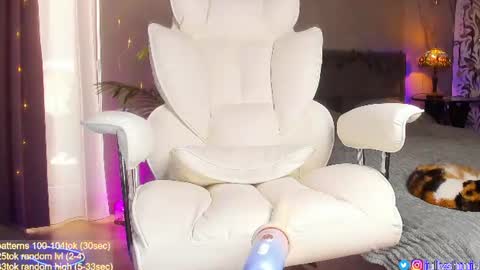 Julia online show from July 2026 04:37:02 AM
