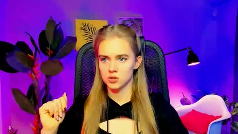 Snapshot of junewoods chatting on November 2025 09:20:02 AM junewoods online show from November 2025 09:20:02 AM