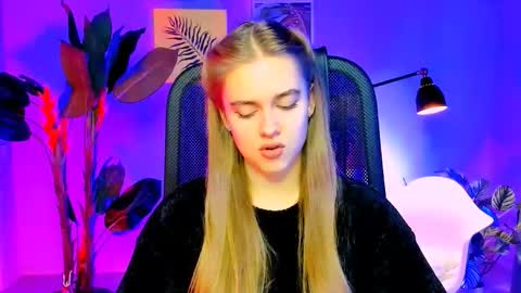 Snapshot of junewoods chatting on November 2025 06:15:01 AM junewoods online show from November 2025 06:15:01 AM