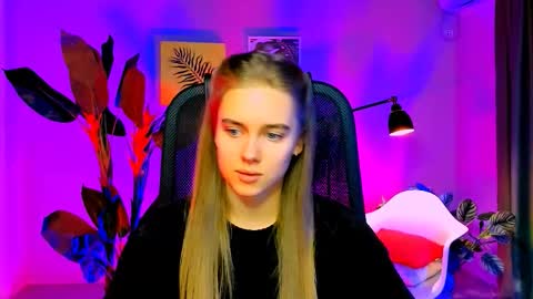 Snapshot of junewoods chatting on December 2025 06:18:01 AM junewoods online show from December 2025 06:18:01 AM