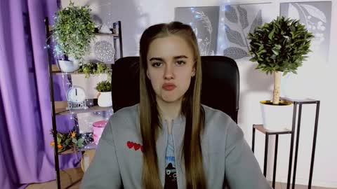 junewoods online show from April 2026 03:32:02 PM