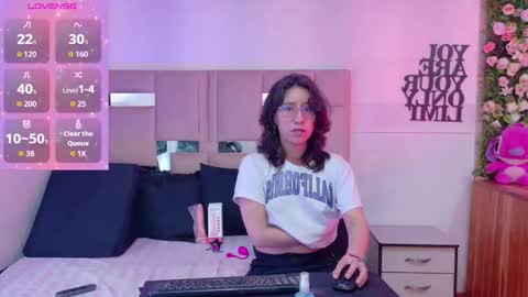 Snapshot of jupiter_saturno chatting on September 2025 06:44:01 PM Jupiter y Saturno online show from September 2025 06:44:01 PM