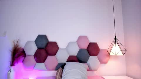 Jupiter Fox online show from September 2025 11:05:01 PM