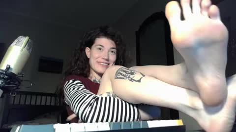 Snapshot of just_curly_ginger chatting on May 2026 06:49:01 PM Ginger Curly online show from May 2026 06:49:01 PM