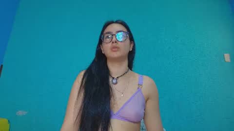 Snapshot of just_isa chatting on June 2026 06:28:01 PM Isa y Luci online show from June 2026 06:28:01 PM