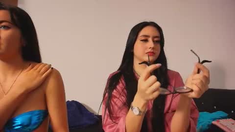 Snapshot of just_isa chatting on July 2026 01:02:02 PM Isa y Luci online show from July 2026 01:02:02 PM