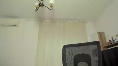 Chloe online show from October 2025 06:05:02 AM