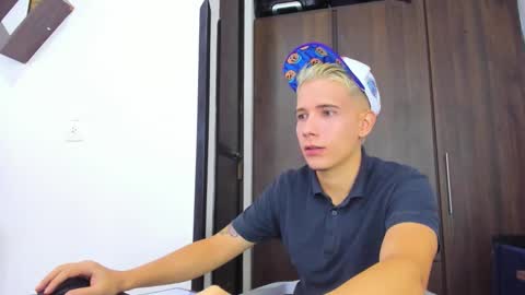 justin_biker online show from November 2025 12:37:02 PM