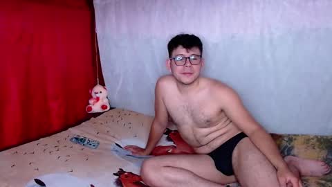 Snapshot of justin_jazmin chatting on February 2026 06:33:01 PM JUSTIN Y JAZMIN online show from February 2026 06:33:01 PM