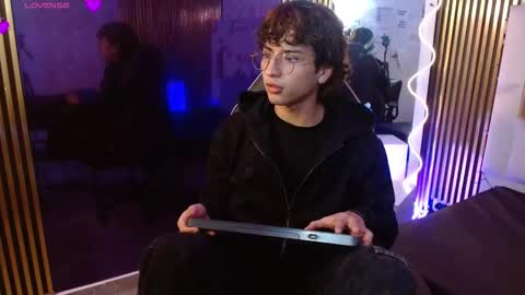 Snapshot of justin_tay1 chatting on March 2026 03:23:02 AM justin online show from March 2026 03:23:02 AM