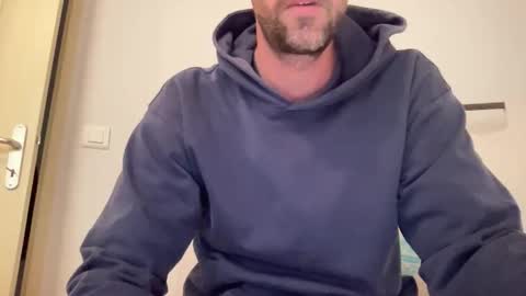 justmeandyou00 online show from December 2025 01:27:01 PM