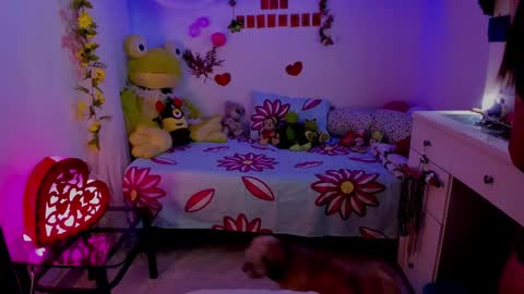 Mia online show from February 2025 09:41:02 PM