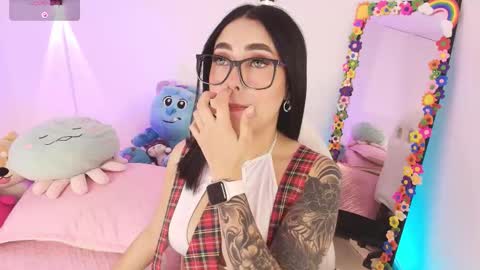 Emy online show from November 2025 03:32:02 AM