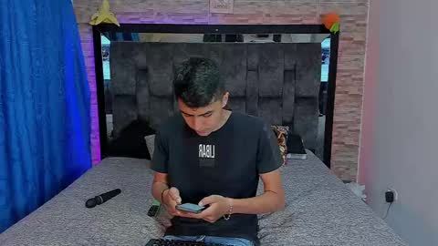 Snapshot of juva_ chatting on February 2025 07:37:01 AM Juan and friends online show from February 2025 07:37:01 AM