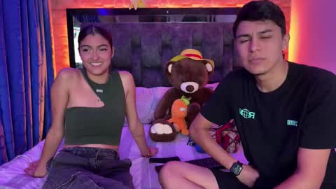 Snapshot of juva_ chatting on October 2025 10:32:02 PM Juan and friends online show from October 2025 10:32:02 PM