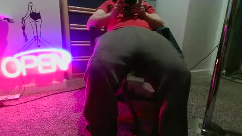 Snapshot of jwowzer69 chatting on February 2025 06:54:01 AM Rock Peaches Last tipper gets surprise online show from February 2025 06:54:01 AM