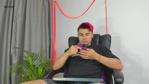 K A L I online show from December 2025 08:08:02 AM