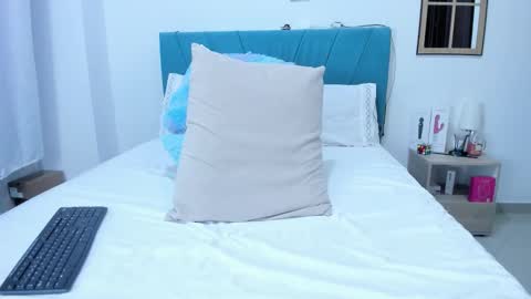 Kamilalopez online show from September 2025 01:38:02 AM